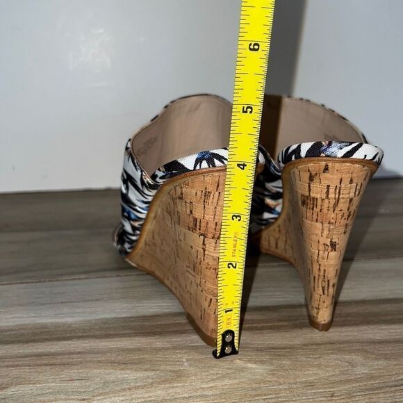 Nicole Miller woman’s waylon Cork wedge heel tropical black and white print 6M - Picture 7 of 8
